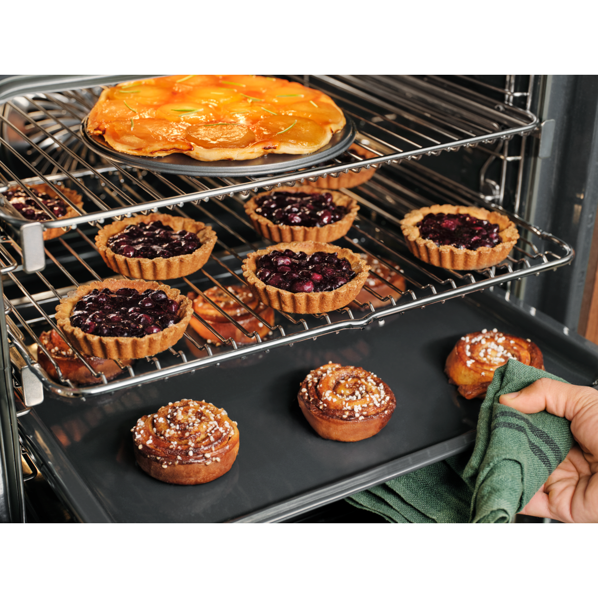 Electrolux - Pyrolytic oven - EOM6P46K