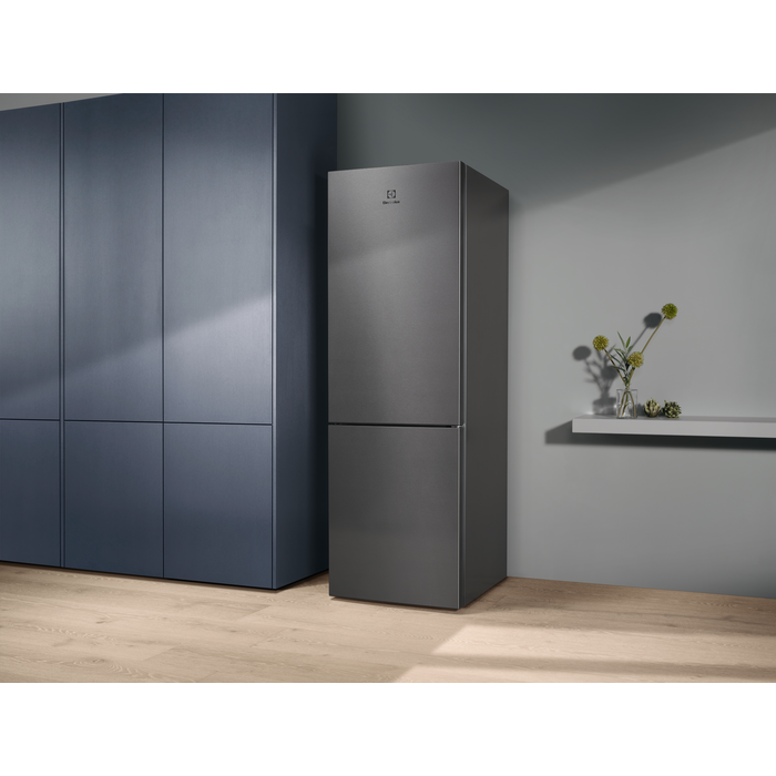 Electrolux - Freestanding fridge freezer - LNT6ME32U2