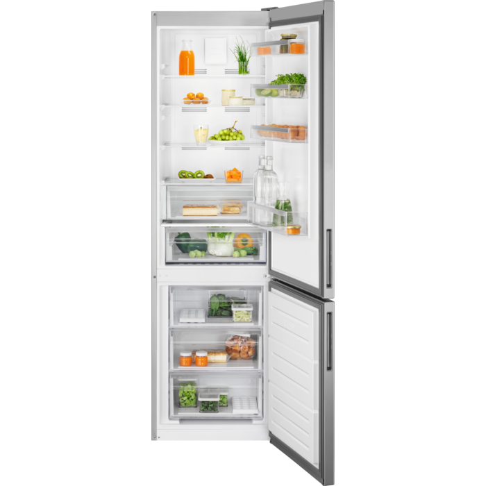 Freestanding fridge freezer