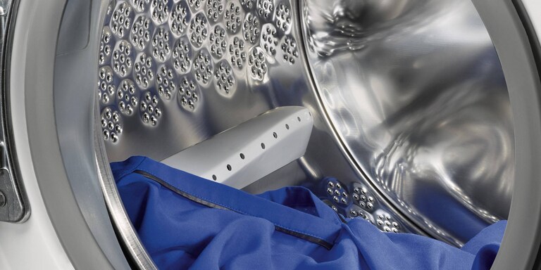 A diagram showing the gap to leave between your clothes and the drum ceiling